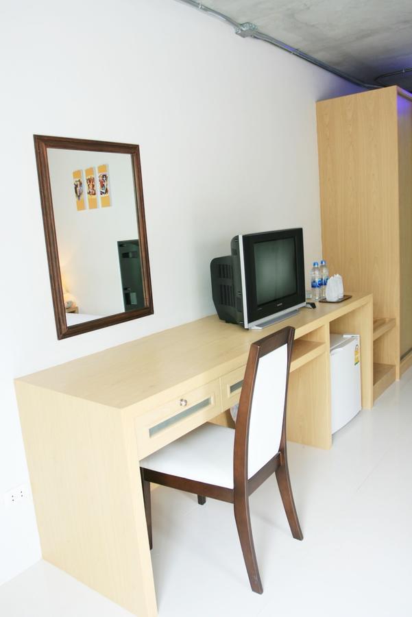 Bansabai Sabaidee Service Apartment Бангкок Экстерьер фото