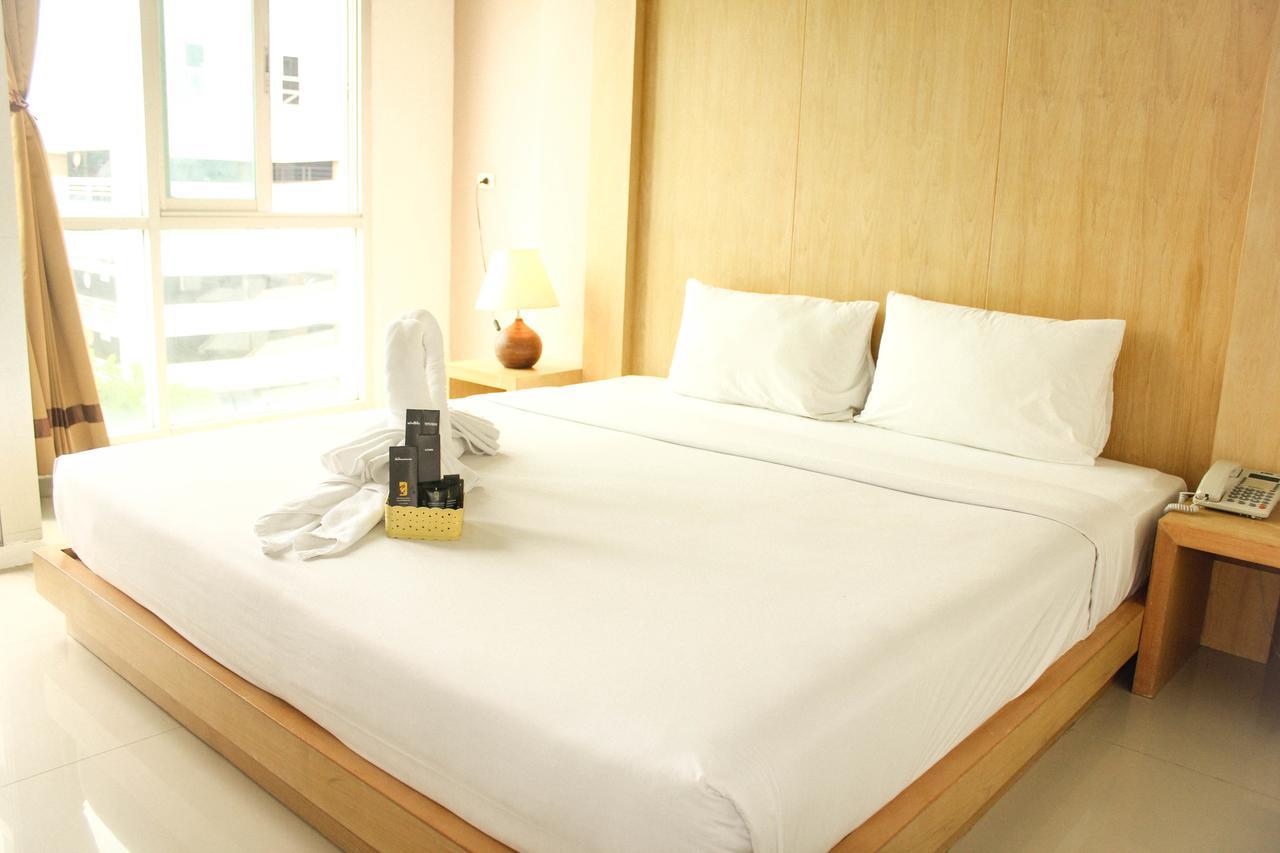 Bansabai Sabaidee Service Apartment Бангкок Экстерьер фото