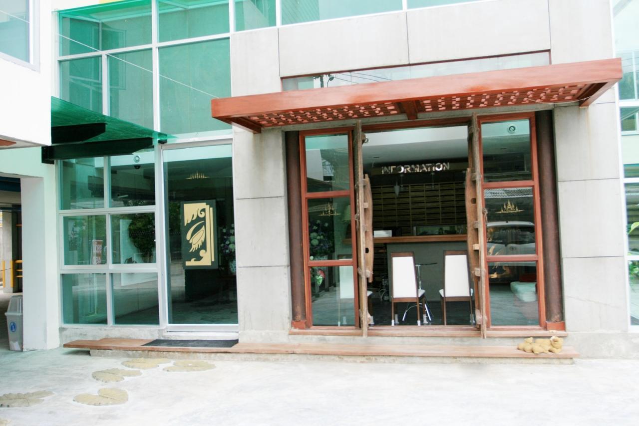 Bansabai Sabaidee Service Apartment Бангкок Экстерьер фото