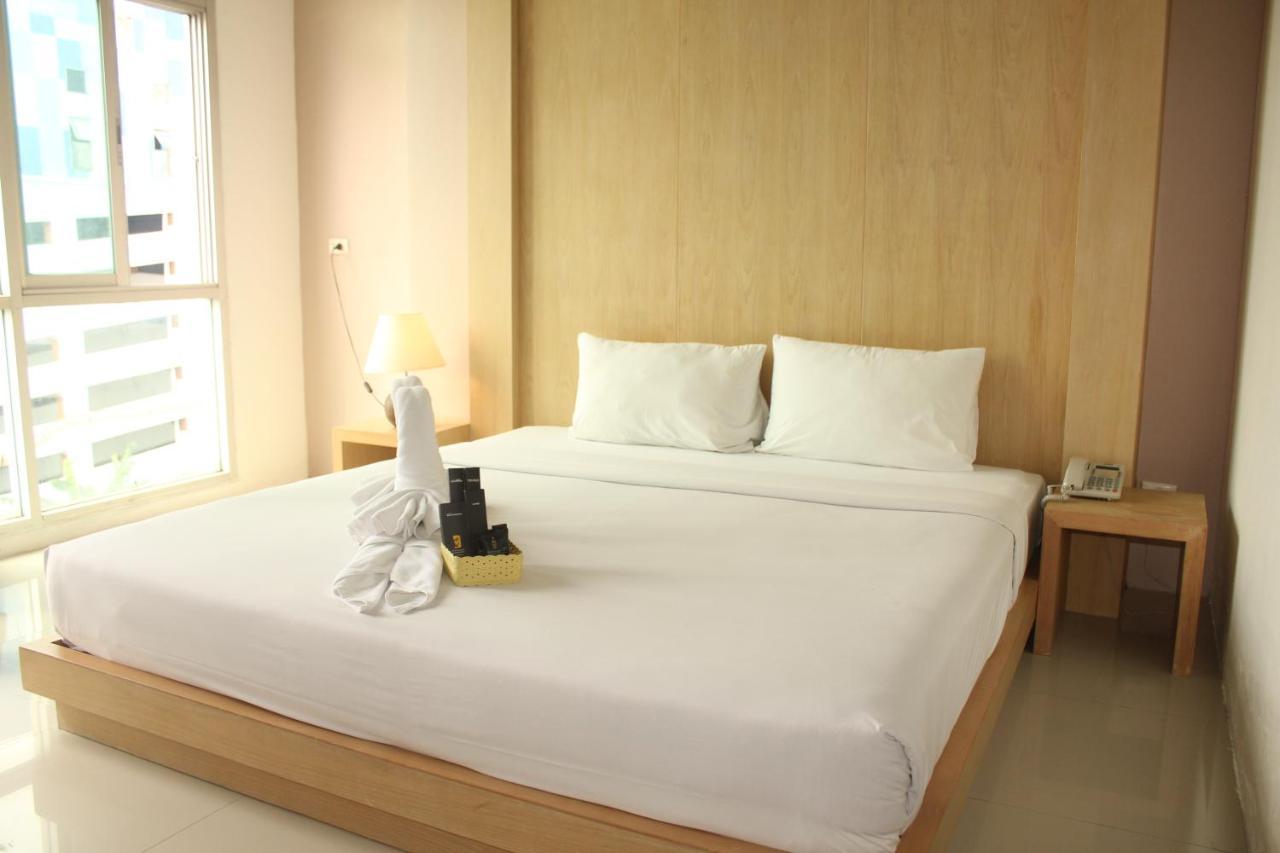 Bansabai Sabaidee Service Apartment Бангкок Экстерьер фото