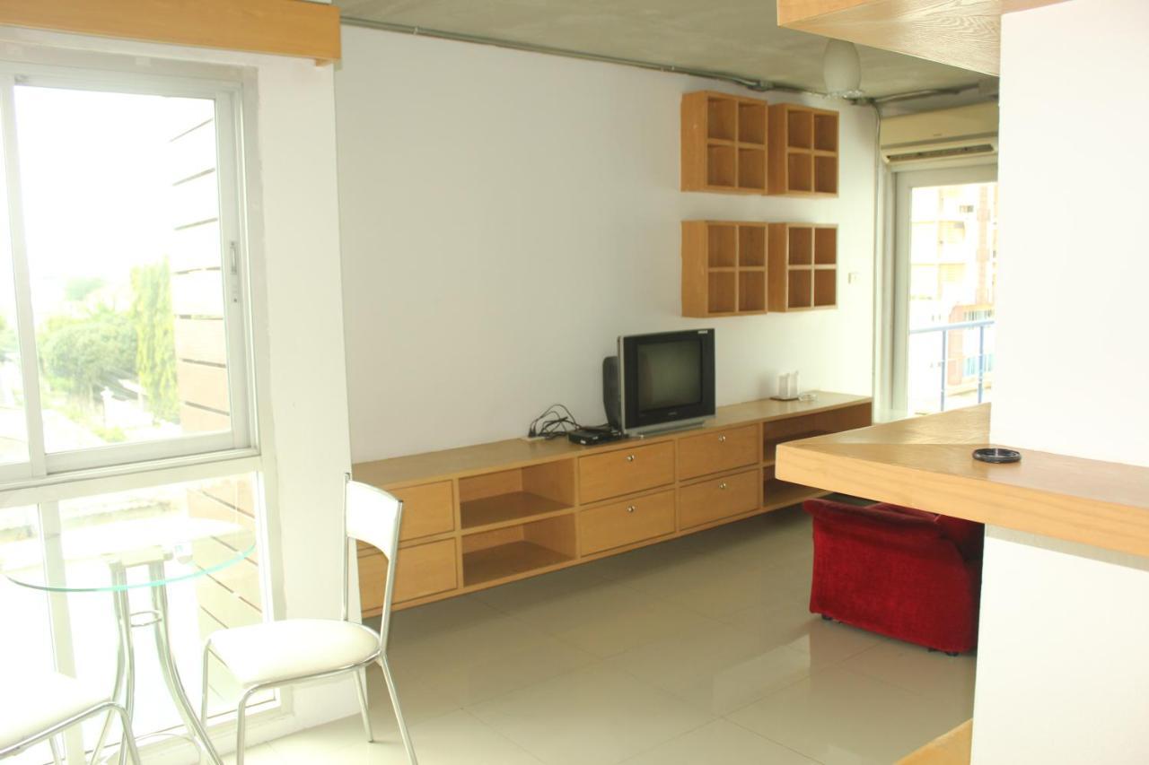 Bansabai Sabaidee Service Apartment Бангкок Экстерьер фото
